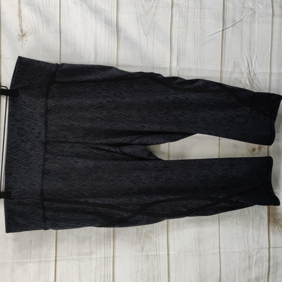 Livi Active Plus Size Cropped Leggings High Rise Wide Waist Black & Grey Design - Picture 1 of 11